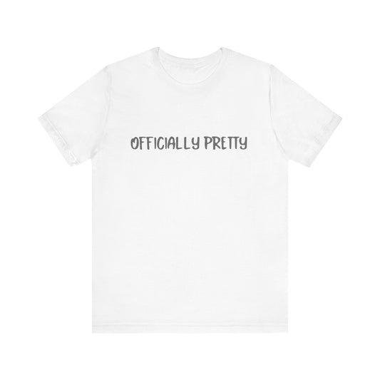 Stylish 'Officially Pretty' t-shirt – confident and empowering design by Klippette